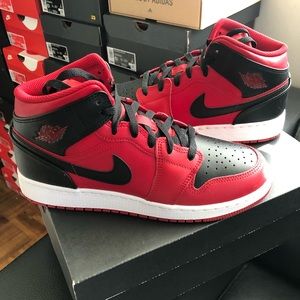 Air Jordan 1 mid gym red / black white